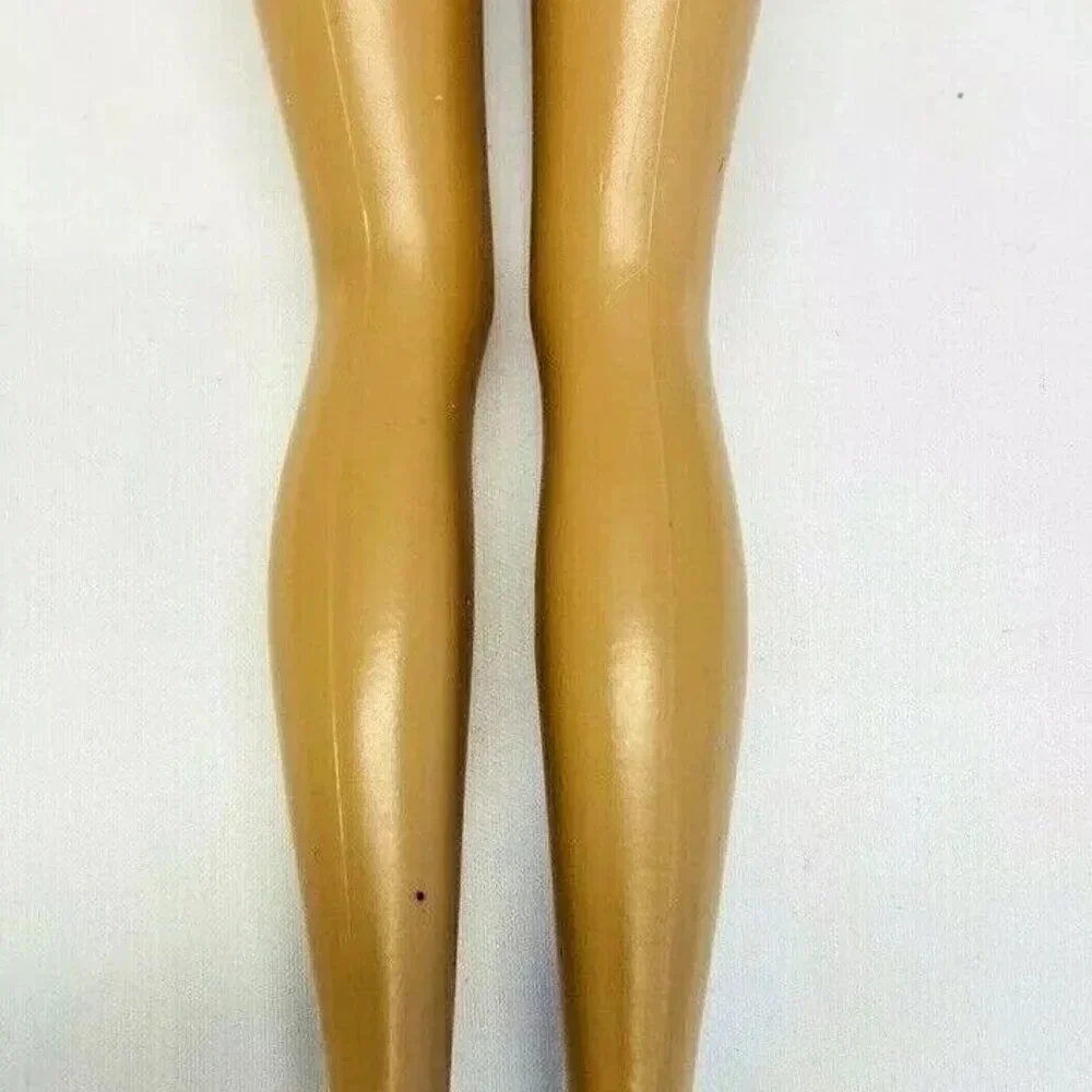 MATTEL BARBIE Blonde Hair Blue Eyes Bodysuit Skirt Outfit 12